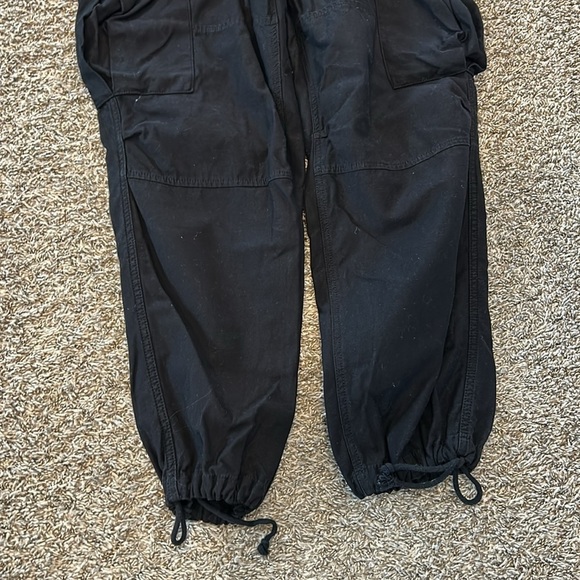 Aritiza TNA Supply Relaxed Cotton Adjustable Cargo Pant in Black - Picture 10 of 11